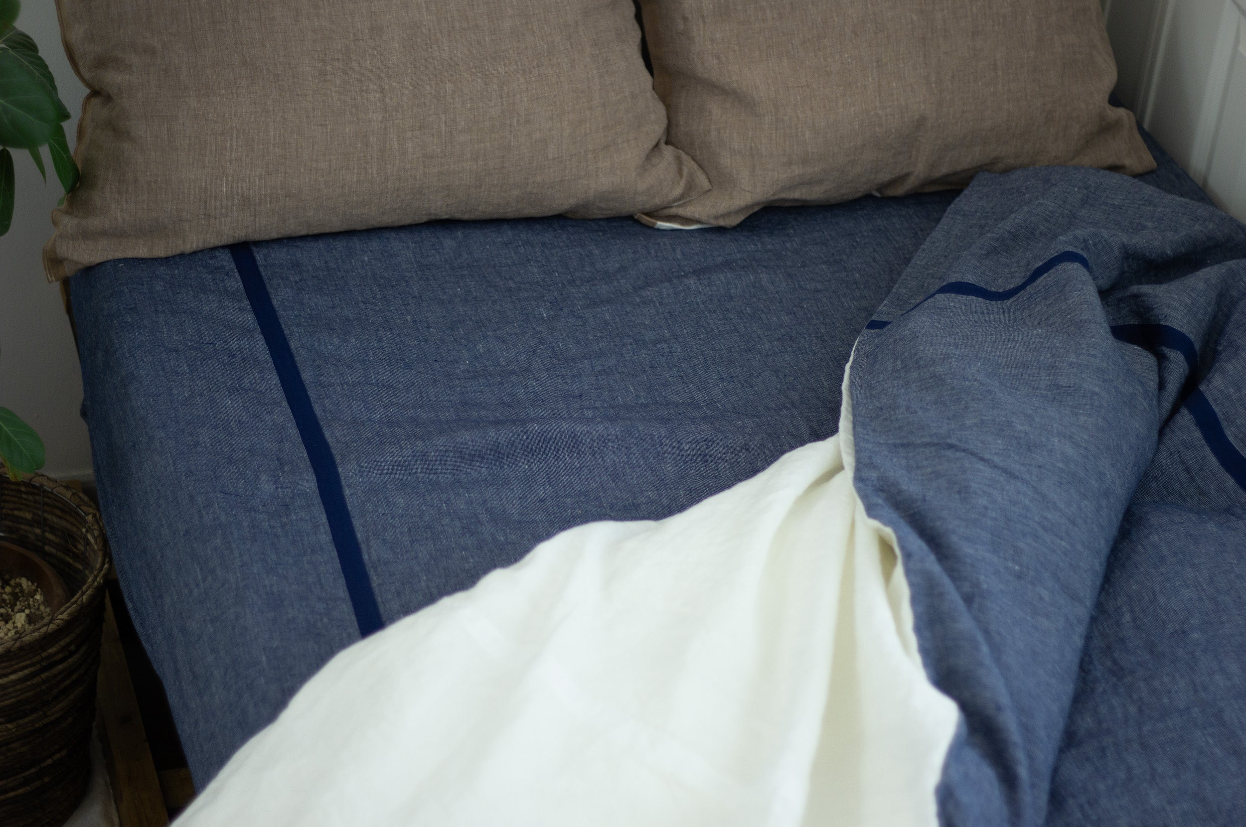 Indigo-dyed selvedge linen sheets
