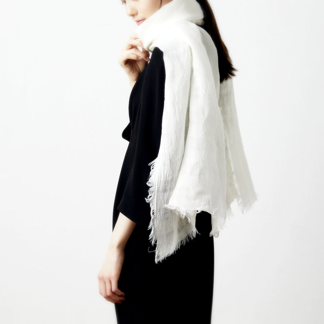 linen scarves<p>リネンのストール</p>