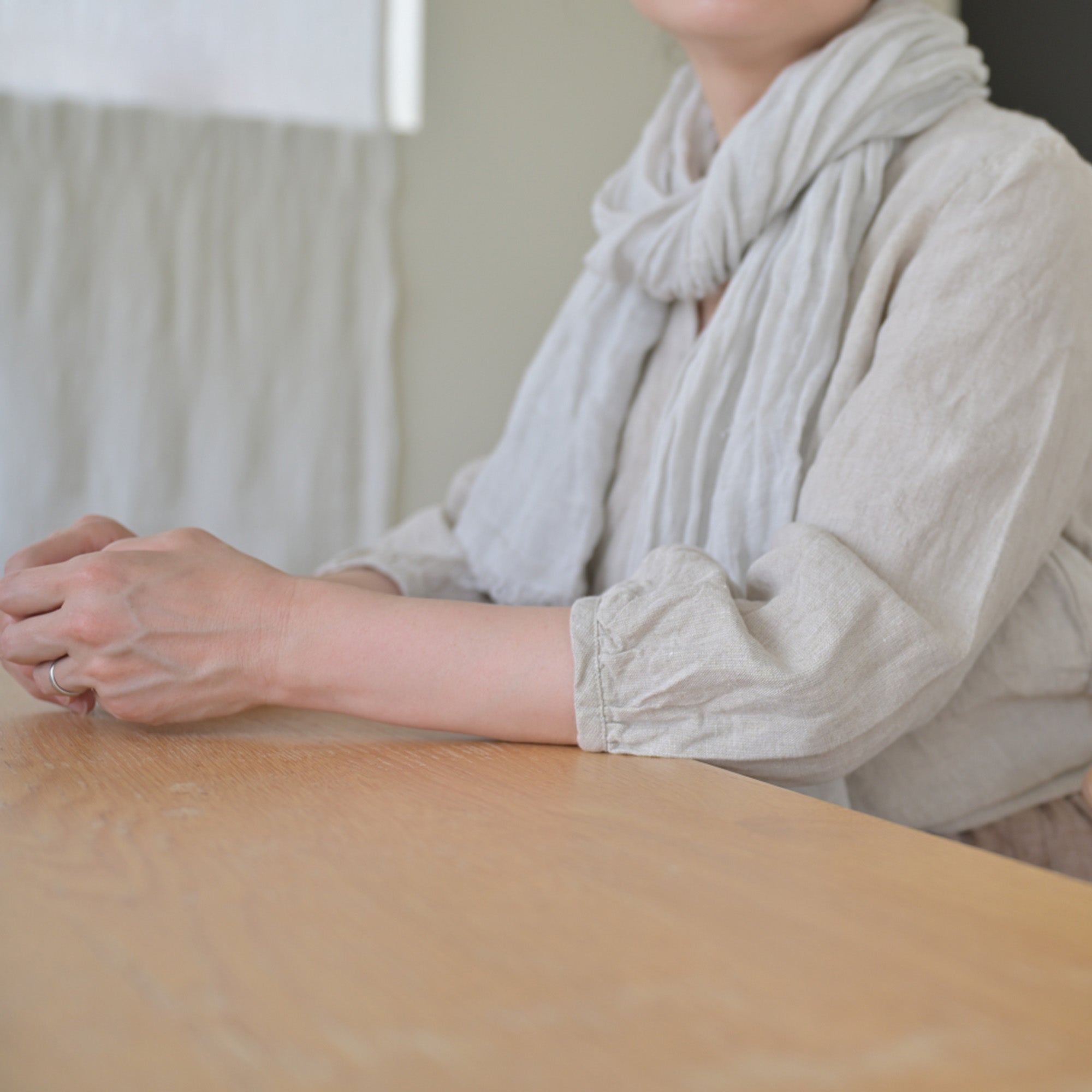 麻炭染めリネンガーゼストール