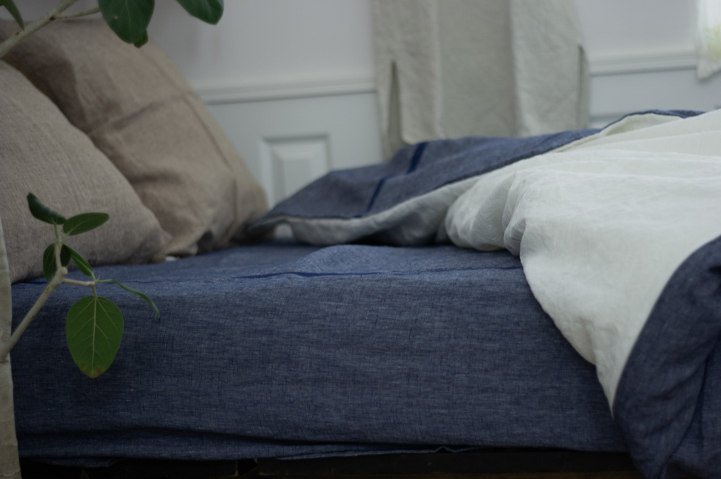 Indigo-dyed selvedge linen sheets