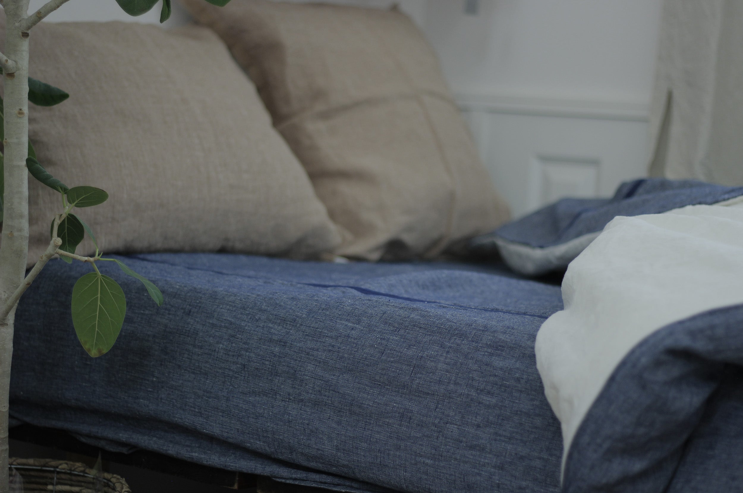 Indigo-dyed selvedge linen sheets