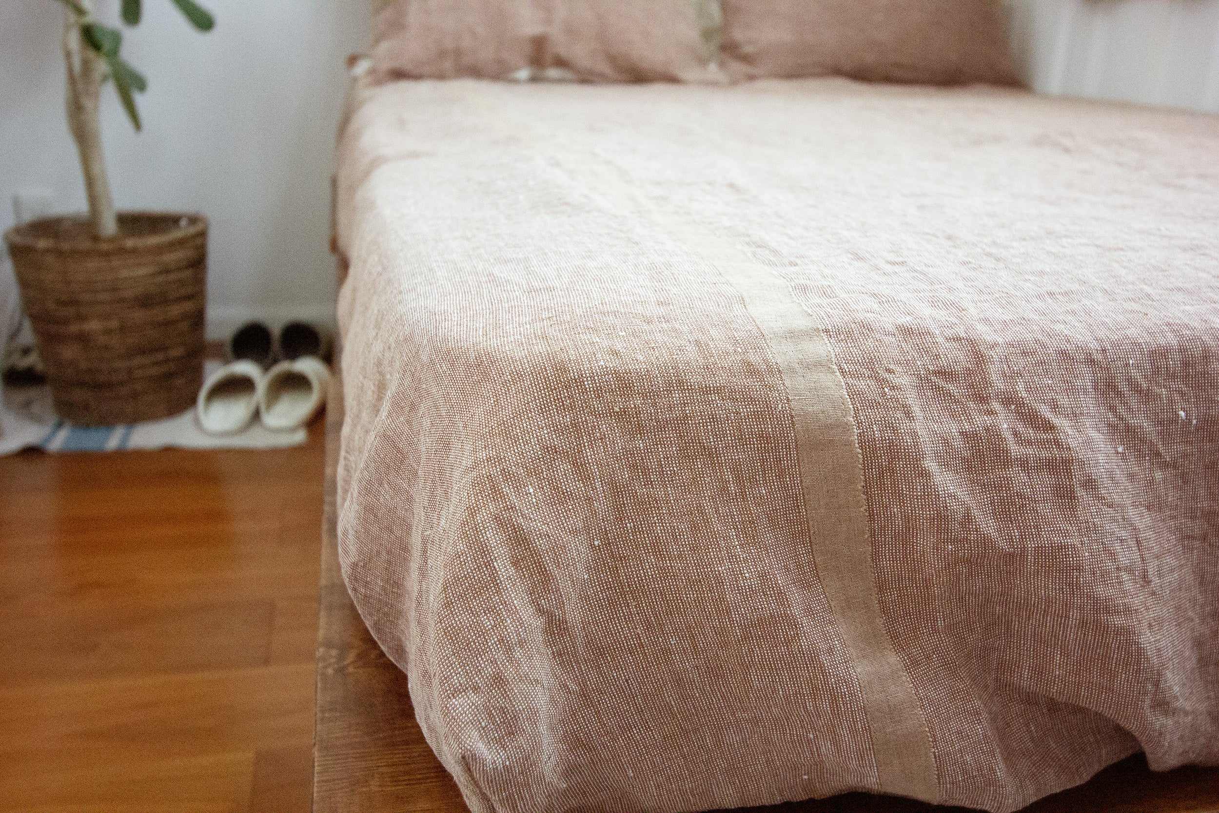 Persimmon tannin-dyed selvedge linen sheets 柿渋染めリネンシーツ